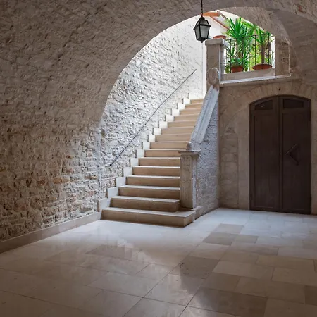 Arco Miraglia - Apulia & Flats * Ruvo di Puglia